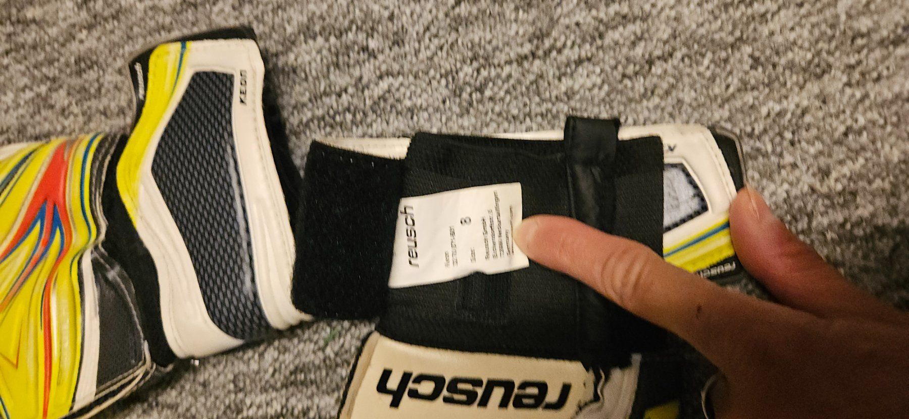 Reusch Autres accessoires hommes: Reusch Torwarthandschuhe Grösse 8 – D'occasion à Volketswil par James2012 4