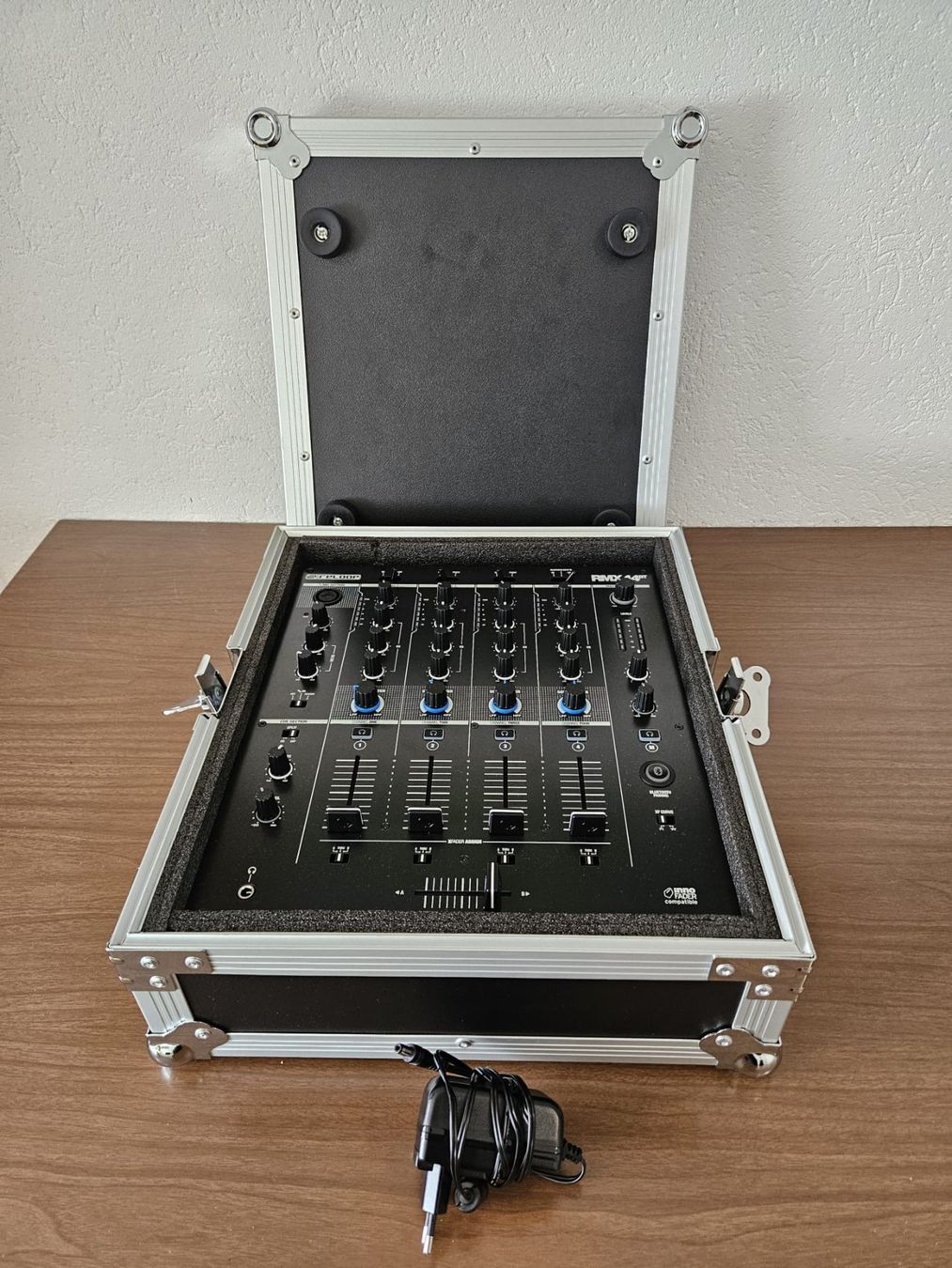 Reloop Console di mixaggio: Reloop RMX 44-BT + Flight-Case – Usato da Altstätten SG venduto da phi_b9y6