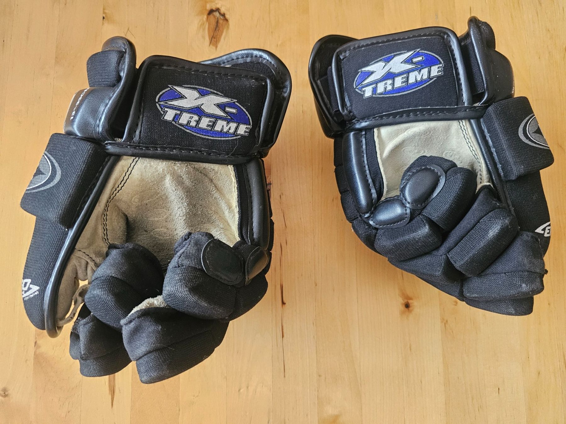 Easton Sonstige Accessoires für Herren: Eishockey Handschuhe – Gebraucht aus Boll von mcsaendy 1