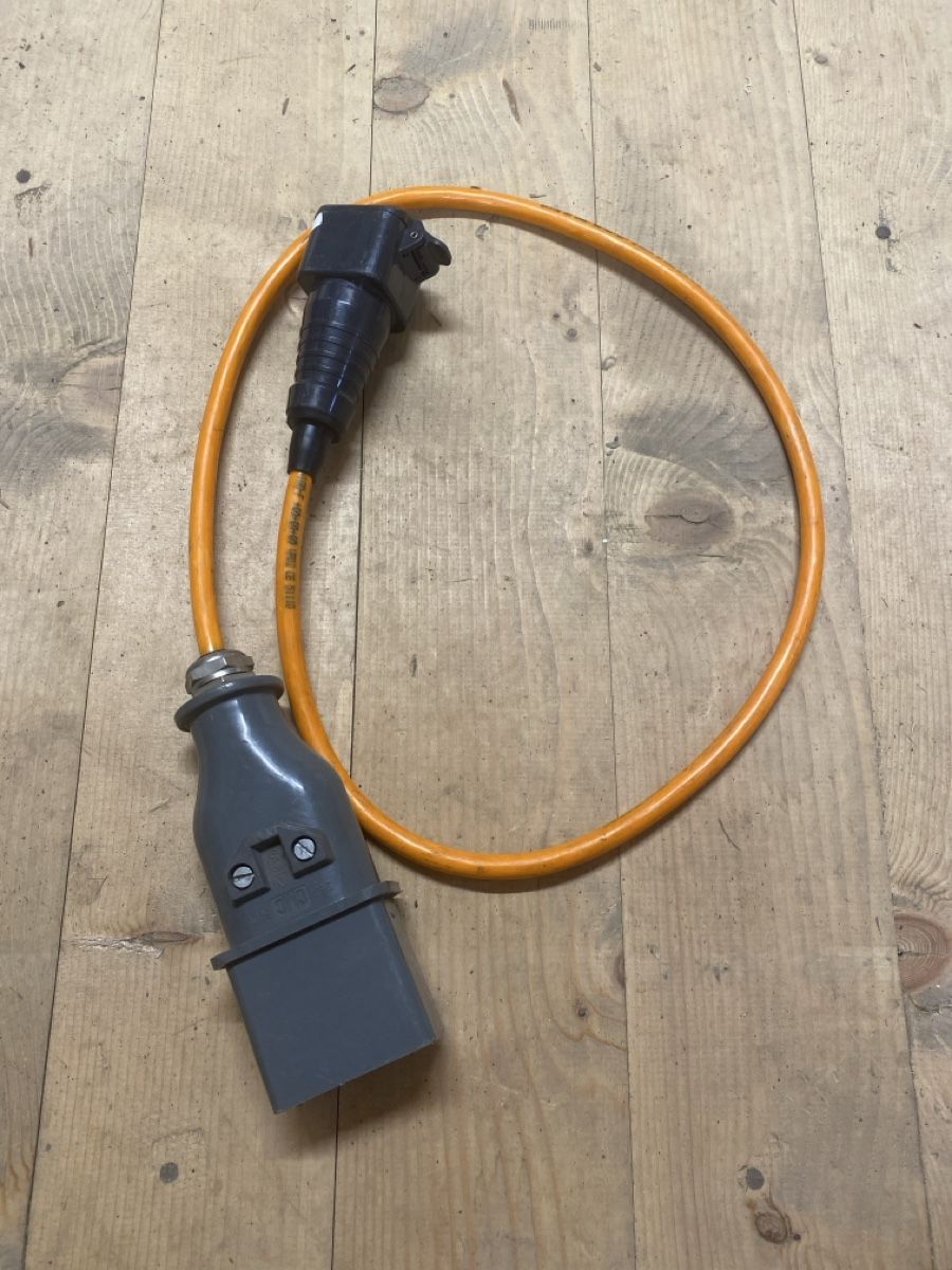 Fiches d'alim.: Stecker J25 – D'occasion à Oberiberg par Tquattro