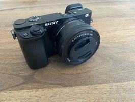 Sony Alpha 6000 mit Objektiv