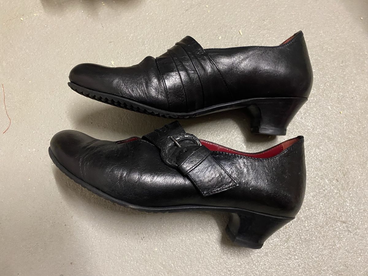 Damenschuhe: Eleganter Trachtenschuh Grösse 37 – Gebraucht aus Winterthur von Sunshineandrain 1