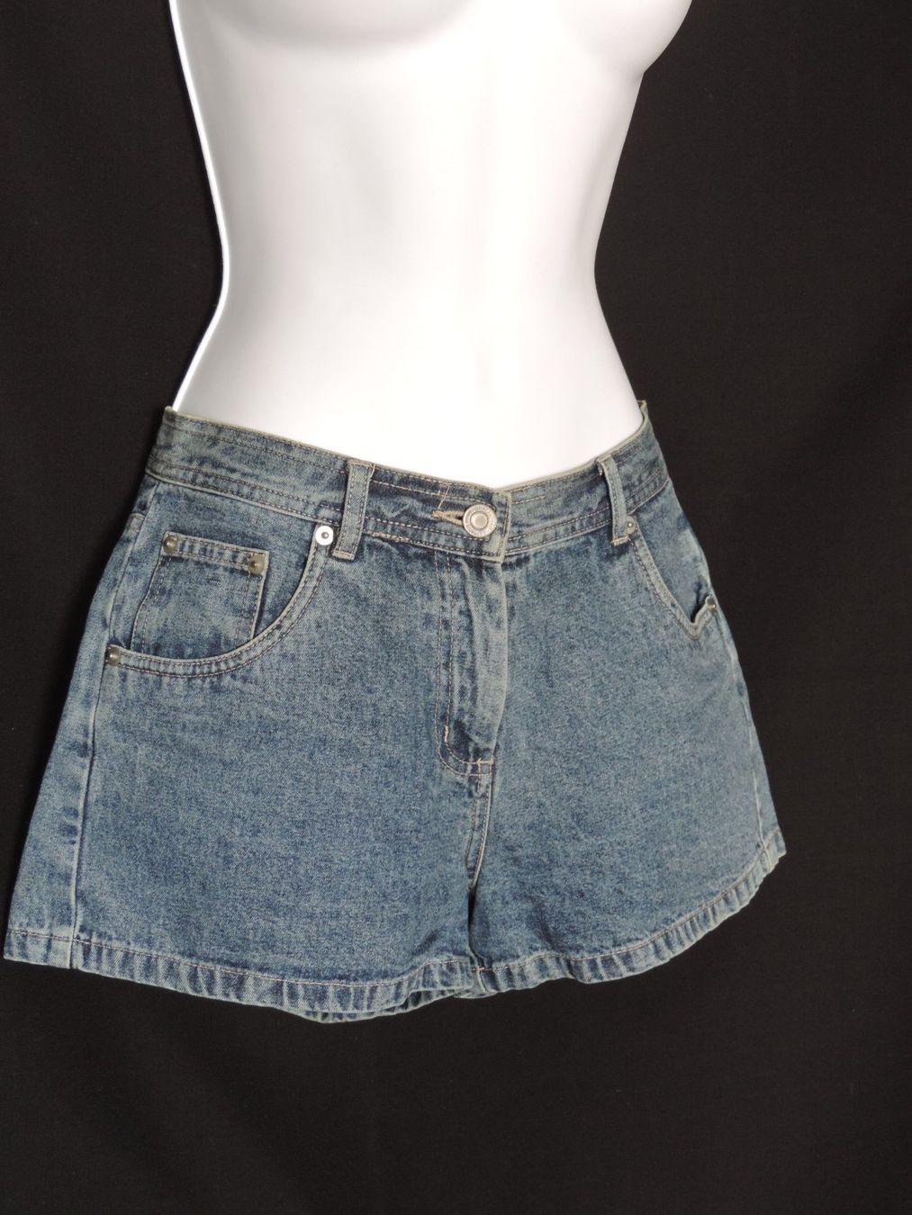 Pantaloni: short jeans bleu foncé – Usato da Genève venduto da Axelle333 7