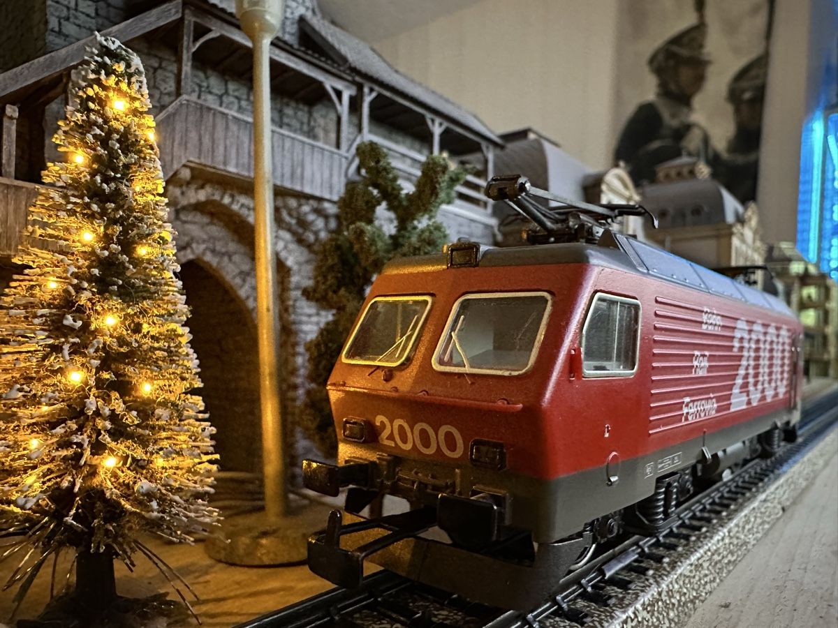 Märklin Modellini di ferrovie: Märklin 3330 SBB Re 4/4 IV – Usato da Lupsingen venduto da New-Haven
