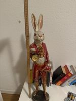 Deko Hase Alice im Wunderland mit Taschenuhr