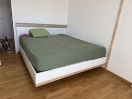 Hochwertiges Bett 180x200 mit Lattenrost + Matratze