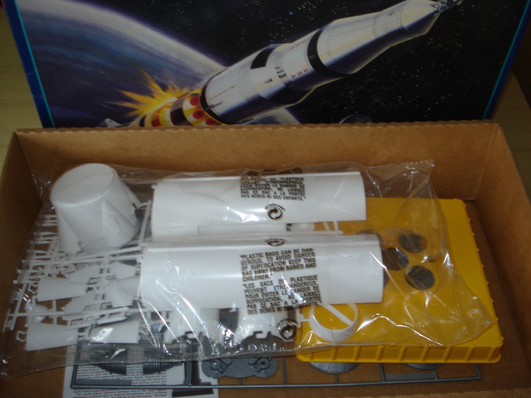 Revell Modellbausätze & Standmodelle: Apollo-Saturn V Rocket,  1:144 – Neu und originalverpackt aus Unteriberg von gamswild 5