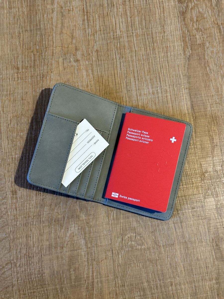 Cover & Protezioni schermo: Passport cover – Nuovo e nell'imballaggio originale da Zürich venduto da joa_d8lb 1