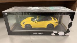 Minichamps Porsche 911 Carrera 4 GTS Cabriolet 1:18  (Neu)