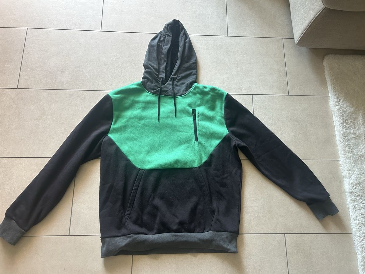 Pulls & Sweat-shirts: Pullover Schwarz- Grün – D'occasion à Maisprach par _aliciarebecca_