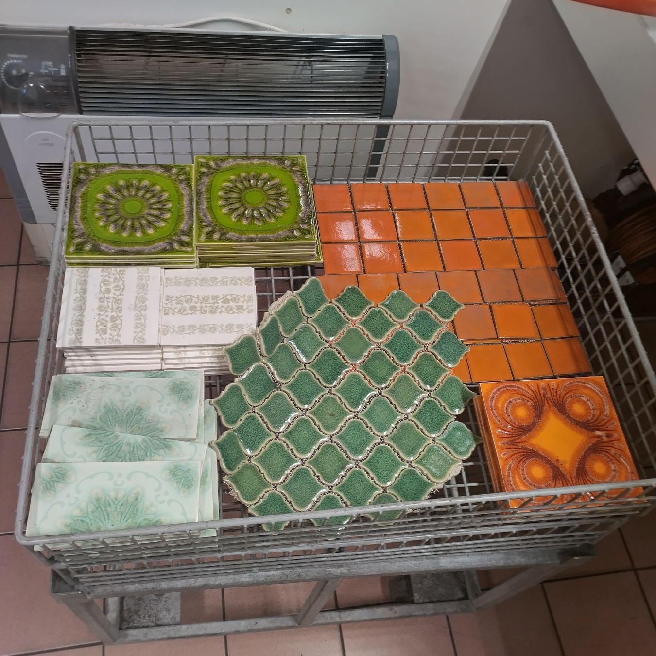 Revêtements de sol: alte Fliesen Rest Posten  – D'occasion à Arnegg par Arnrom