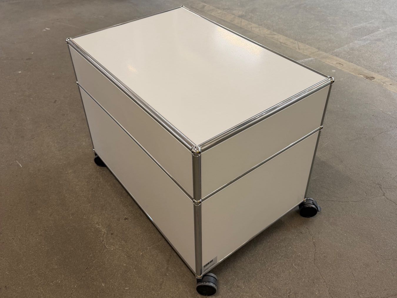 USM Banconi: USM Haller Rollcontainer mit 3 Schubladen – Usato da Dietlikon venduto da ComdatAG 3