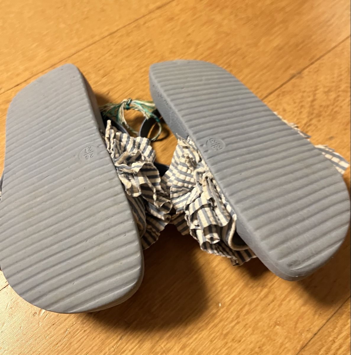 H&M Schuhe für Mädchen: Badesandalen Blau Mädchen 26/27 H&M – Gebraucht aus Zollikerberg von Huglina 1