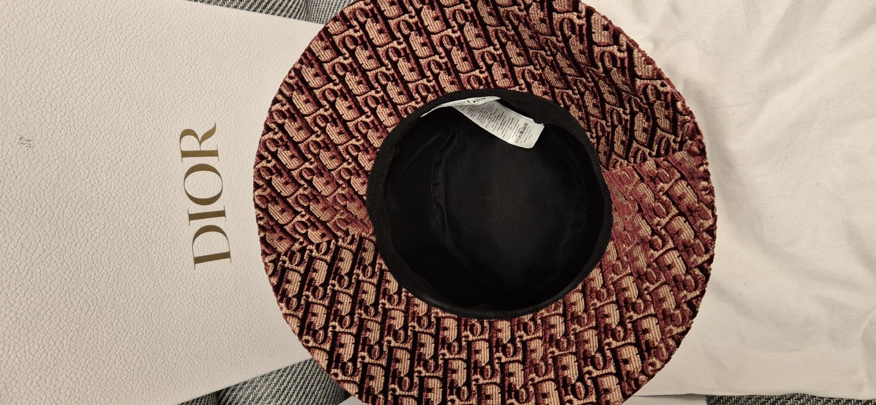 Dior Copricapi, berretti & cappellini: Dior Buckethat Gr 57, neu – Nuovo e nell'imballaggio originale da Herznach venduto da DieMartin 2