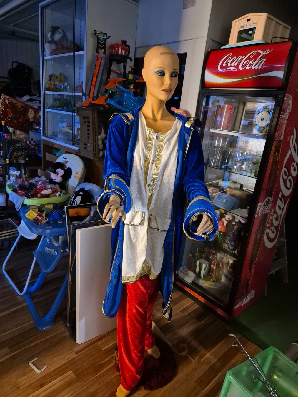 Autres décorations & accessoires: Schaufensterpuppe mit Sockel – D'occasion à Schwarzenburg par Flamingo07