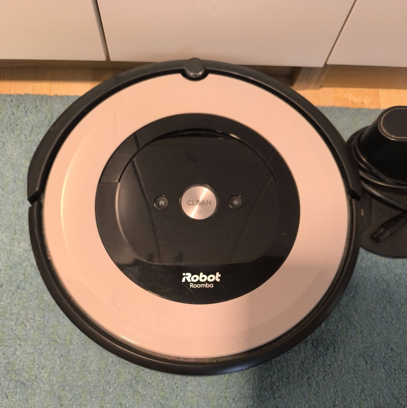Irobot Aspirapolveri & Accessori: iRobot Roomba e5 Saugroboter mit Ladestationn – Usato da Gams venduto da MissTraveller 1