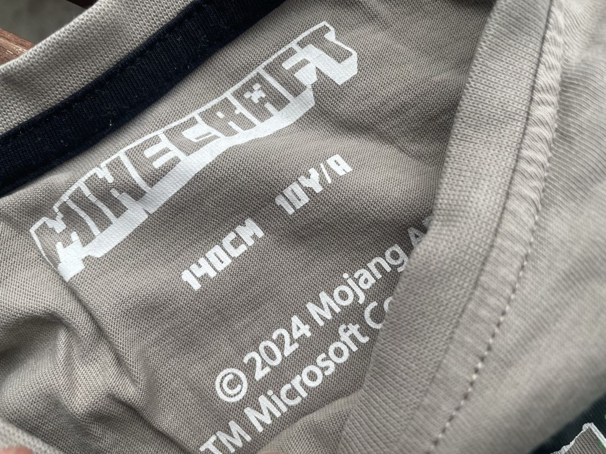 Lotti & Set di vestiti: Minecraft Set Pullover & 2 Shirts Gr. 140 gebraucht – Usato da Bern venduto da brup 4