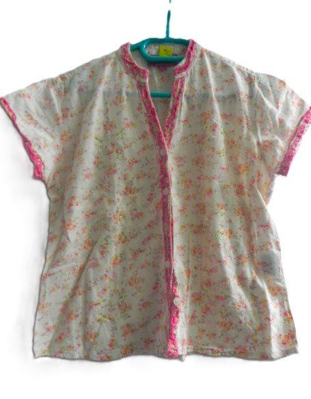 Blusen, T-Shirts & Tops: hübsche leichte Bluse mit Blümli ca. Gr. 146 152 s.Masse – Gebraucht aus Basel von FRAU.ZAUBER.MOND 1