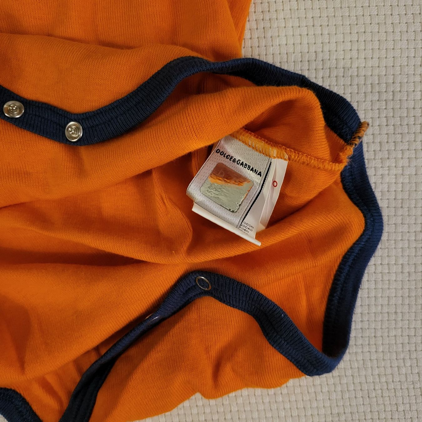Dolce & Gabbana Pagliaccetti: D&G Junior Strampler neu, 9-12 Monate – Nuovo (secondo la descrizione) da Rorschach venduto da mat_5zzq 2