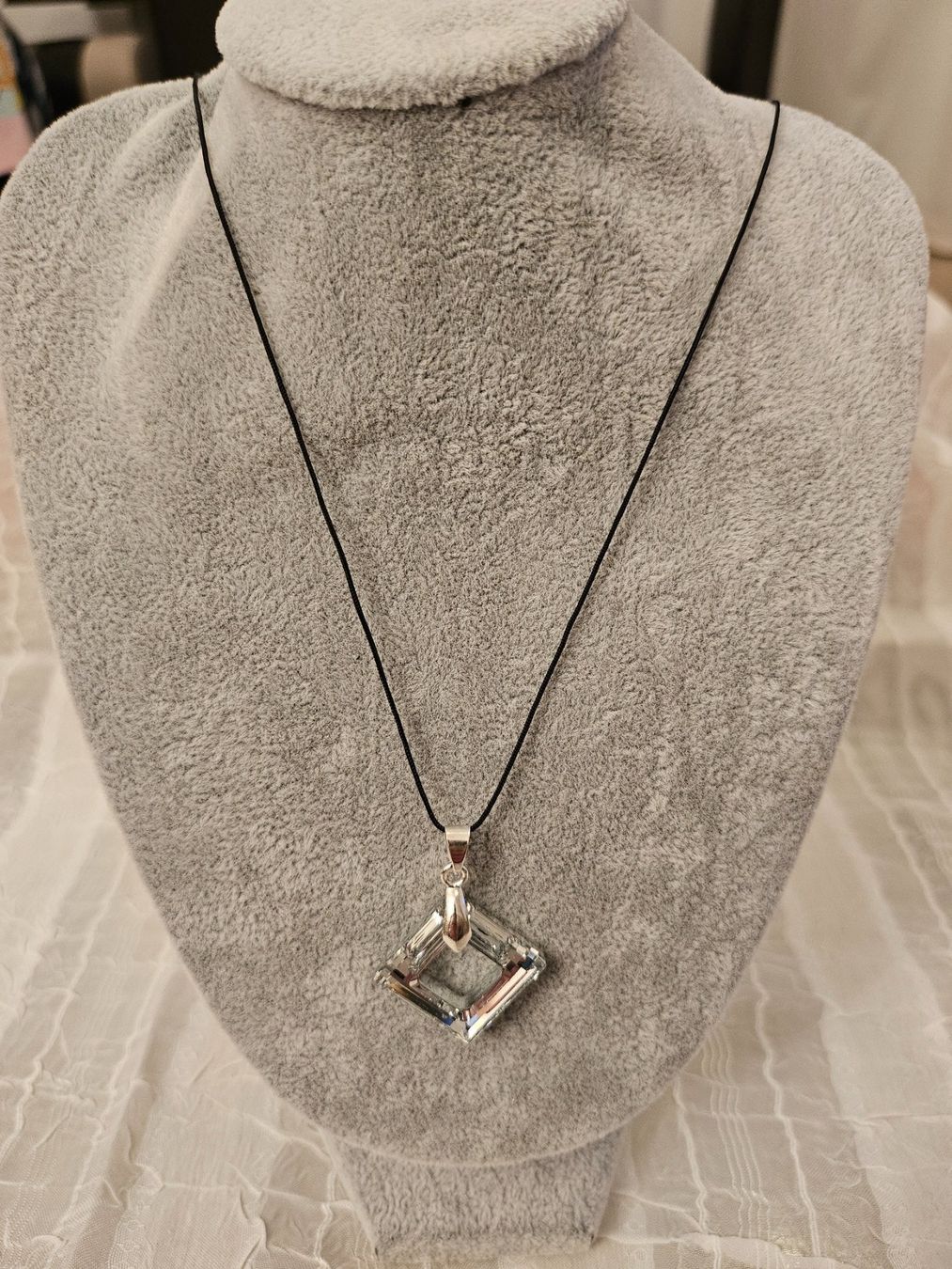 Ketten: Halskette aus Swarovski Cosmic Square – Neu (gemäss Beschreibung) aus Dietikon von Eleda