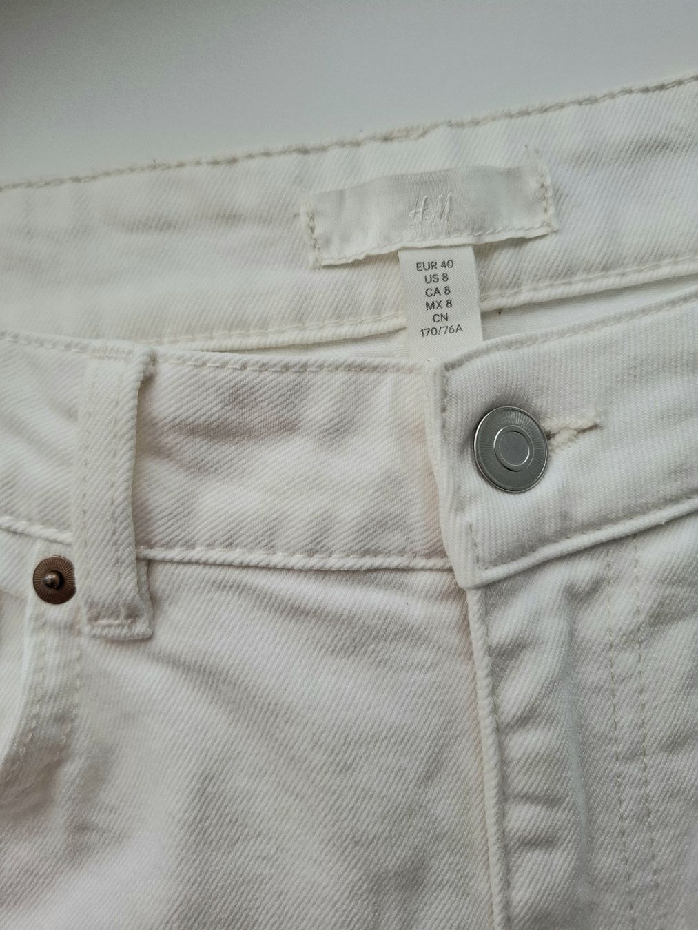 H&M Jeans: H&M Jeans weiss_Grösse 40  – Neu (gemäss Beschreibung) aus Brugg AG von das_2ypf 2