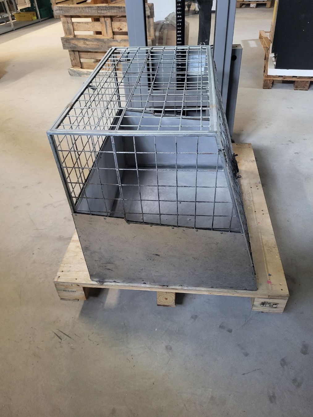 Cages, transport & sécurité: Hundebox  – D'occasion à Brunnen par Burger_king 2
