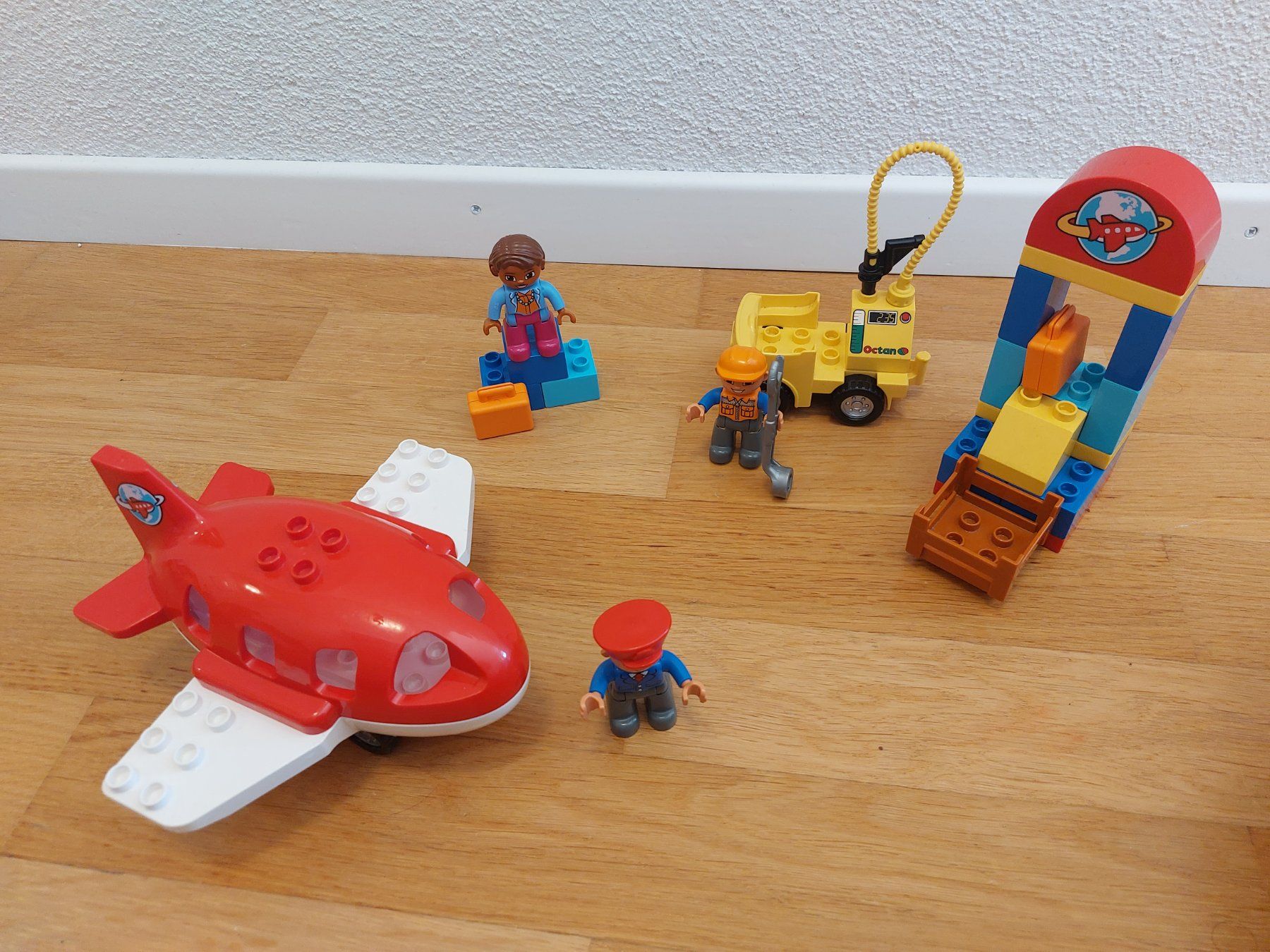 Lego Giocattoli: LEGO Duplo 10590 Flughafen mit Flugzeug – Usato da Balterswil venduto da Steineparadies