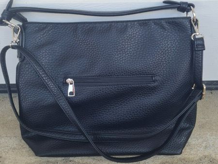 Handtasche / Schwarz-Silber / Damen / neuwertig!