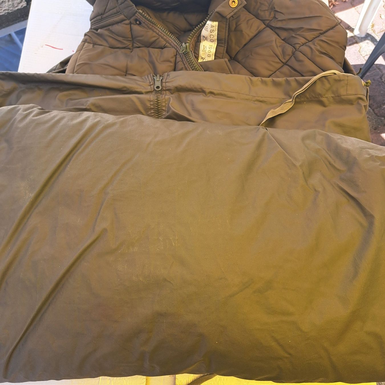 Schweizer Armee Sacchi a pelo: Militär - Schlafsack mit Regendichter Hülle – Usato da Zofingen venduto da Happypeople 1