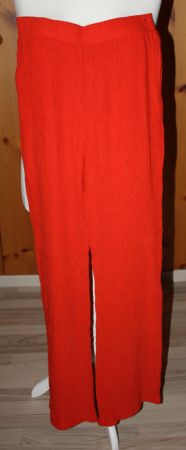 Hose BERSHKA rot Gr. L NEU