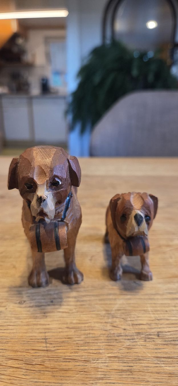 Statuette: 2 alte Holz-Bernhardiner mit Fässchen  wohl Brienz – Usato da Rehetobel venduto da hobirot01 7