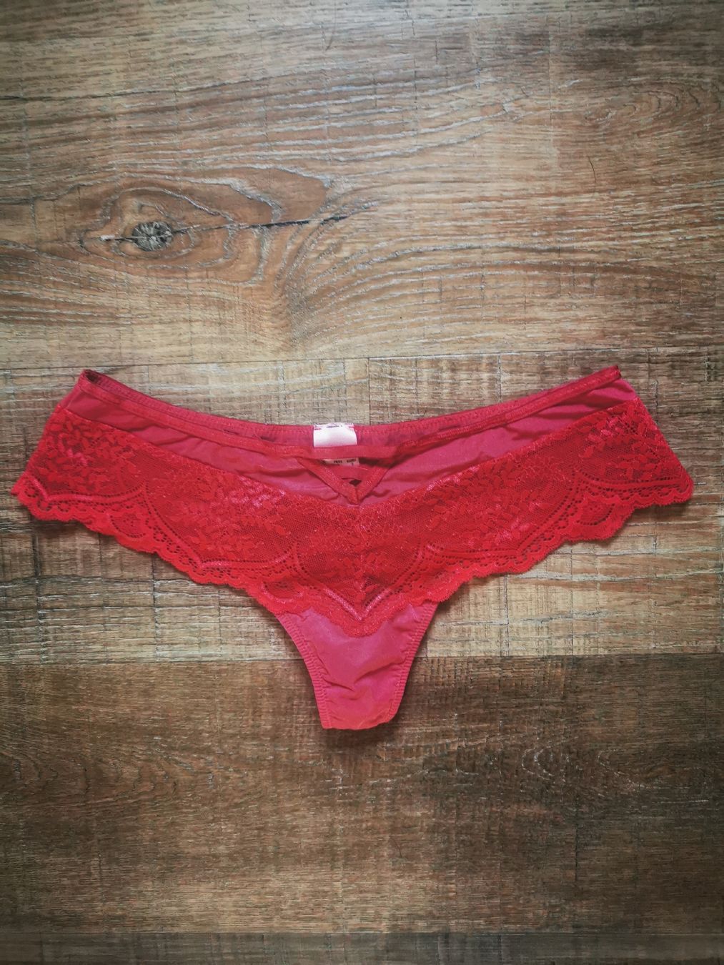 Sonstige Unterwäsche: Rote Damen String Tanga mit Spitze, Grösse S – Gebraucht aus Balsthal von Leila_Luna