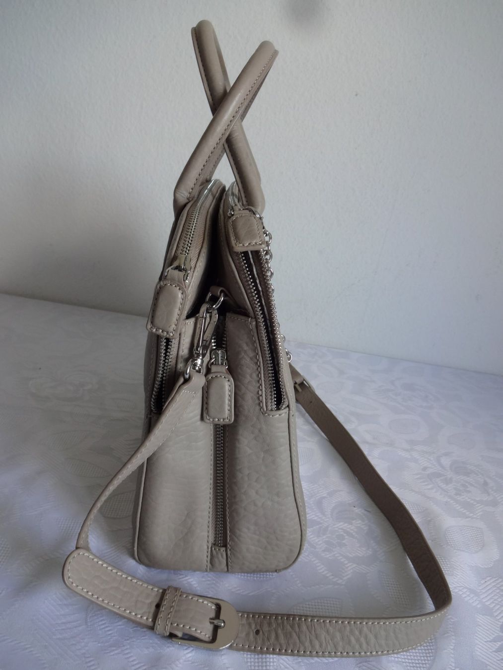 Aigner Borse da donna: Orig. "" AIGNER "" Hand oder Umhänge Leder Tasche – Nuovo (secondo la descrizione) da Frauenfeld venduto da Riaa 1