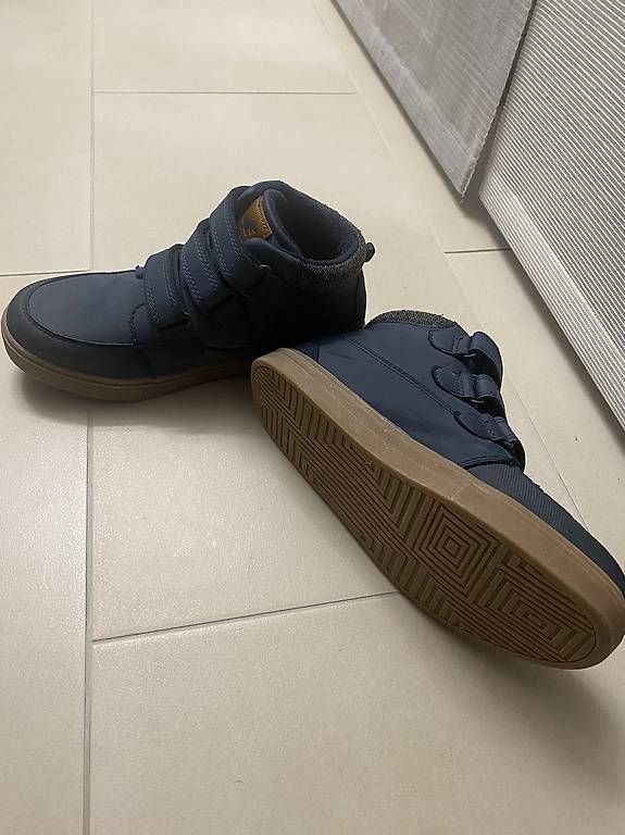 Chaussures garçon: Schuhe Kinder Winter Gr35.5  – D'occasion à Basel par svetlana010 1