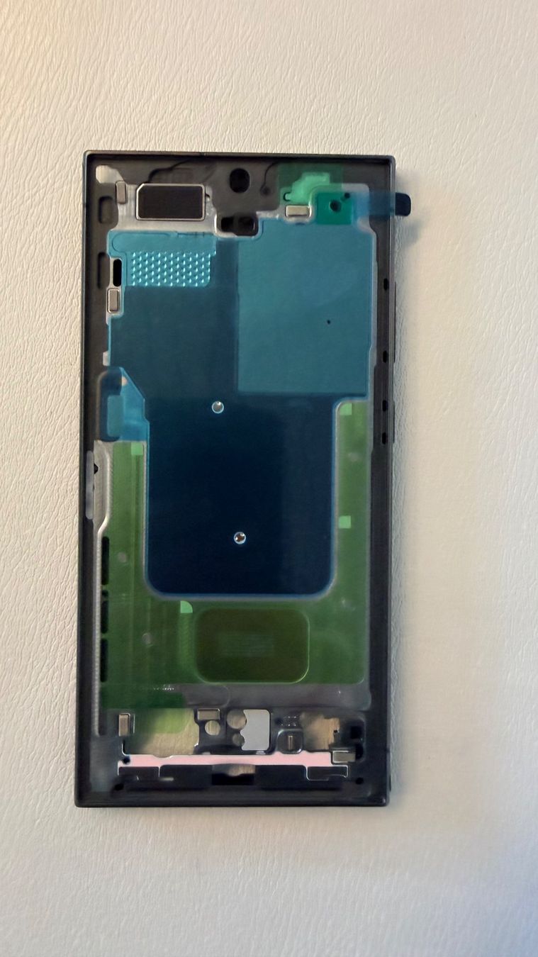 Samsung Cover & Protezioni schermo: Samsung S24 Ultra Rahmen Schwarz – Nuovo e nell'imballaggio originale da Birmensdorf ZH venduto da aleforyou1982