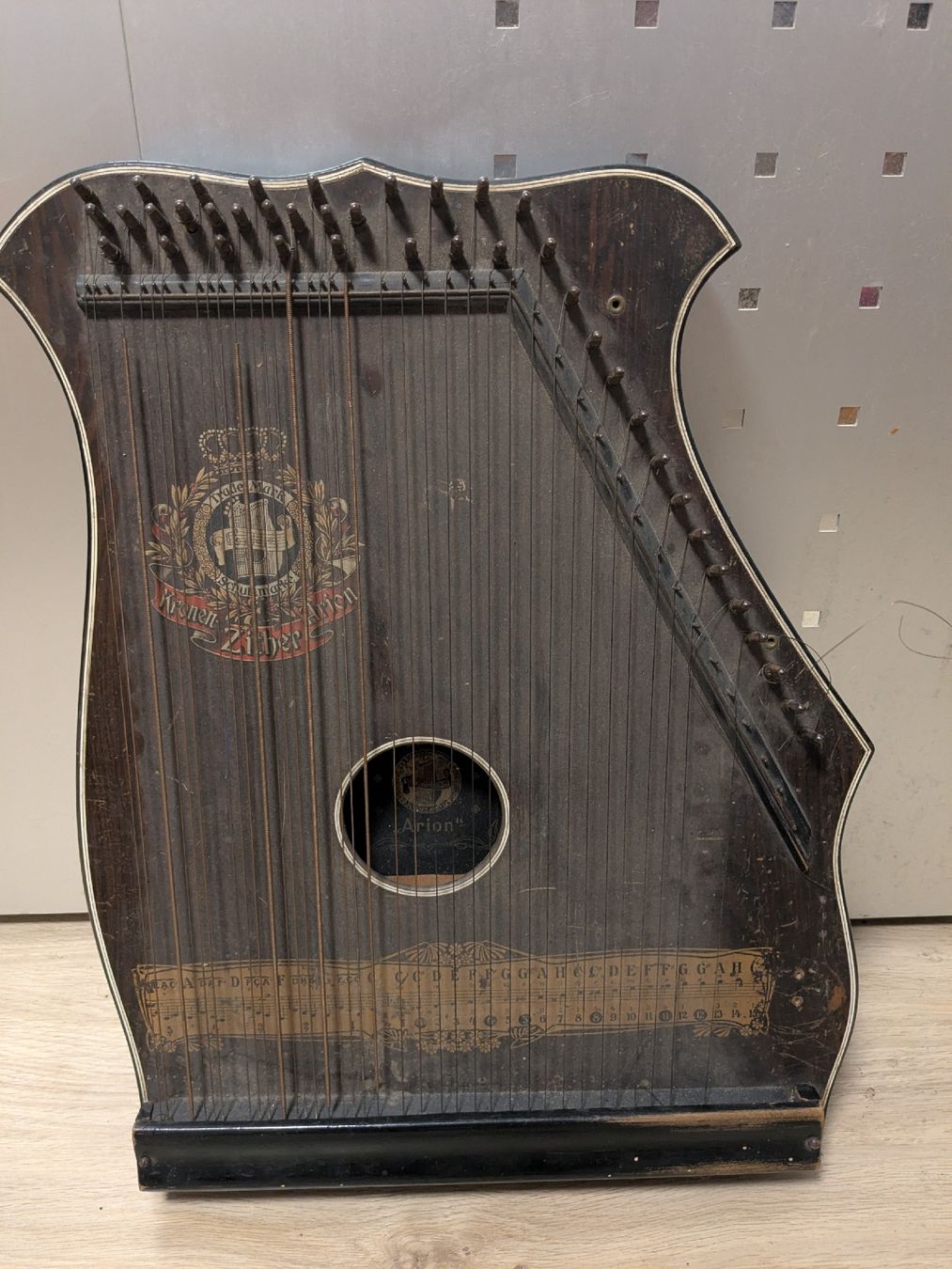 Strumenti musicali: Alte Conzert Zither – Difettoso da Steffisburg venduto da dik_8w5b