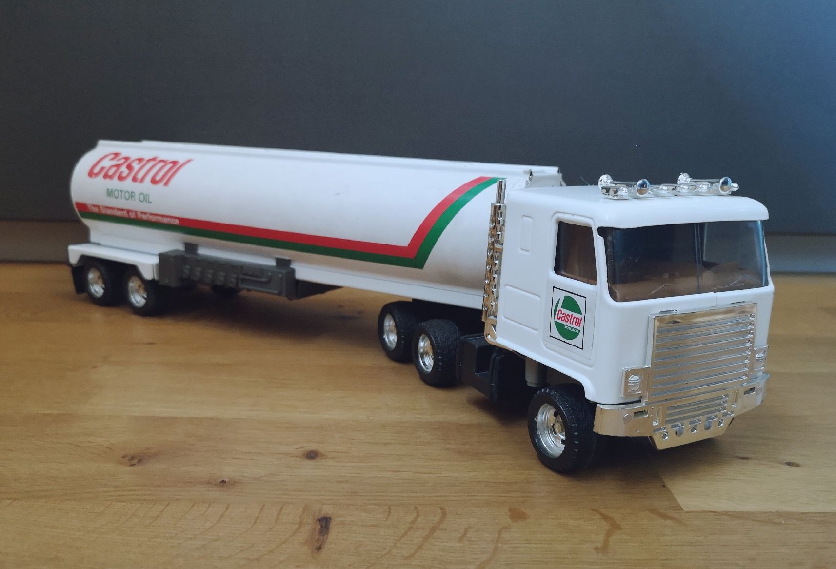 Modellautos: ältere ERTL Sattelzug-Modell 47 cm lang – Gebraucht aus Niederbipp von kevintifu20