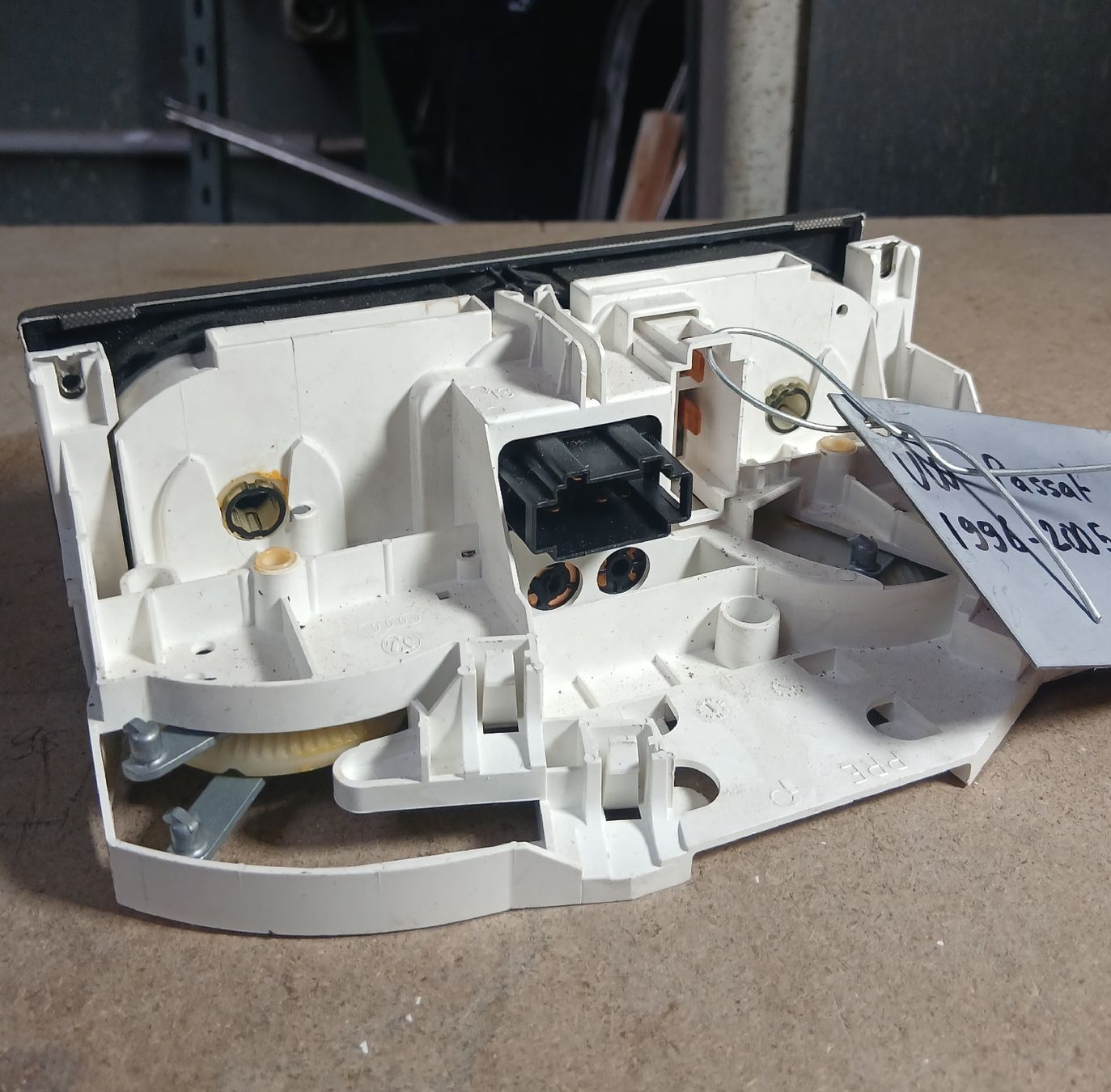 Volkswagen Alle Autoersatzteile: Commande de ventilation VW Passat 1996-2005 – Gebraucht aus la heutte von Auto-stock 1