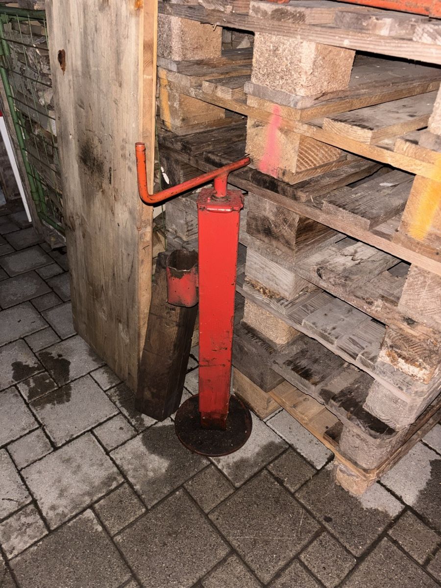 Anhänger: Stüzfuss – Gebraucht aus Ernetschwil von nic_8p8p