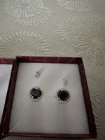 Élégantes boucles d'oreilles noires et argentées - Neuf! (54