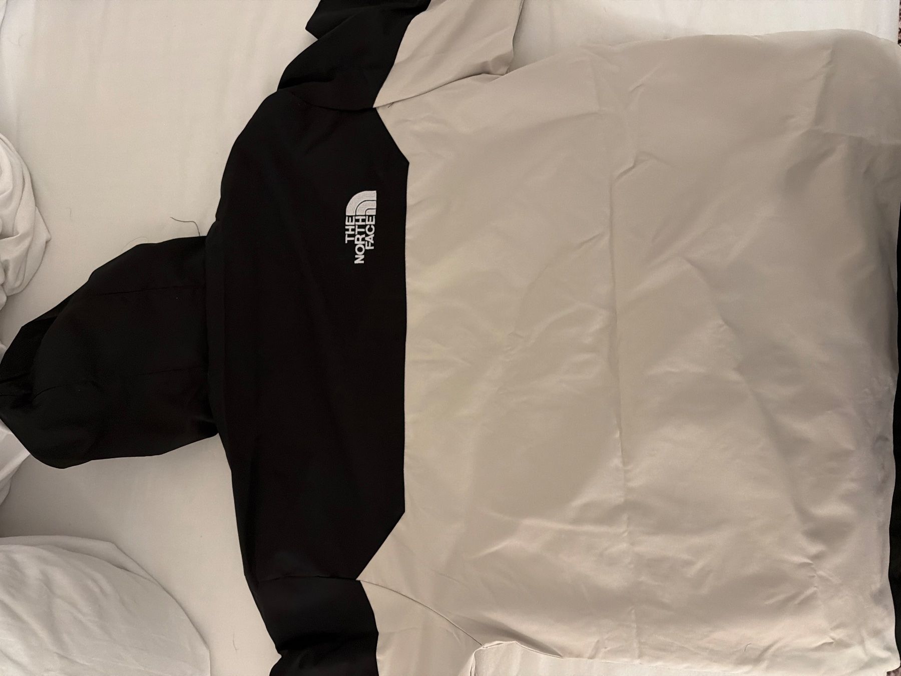 North Face Jacken: THE NORTH FACE, C'est un pull zippé – Gebraucht aus Montreux von Khairbabak 1