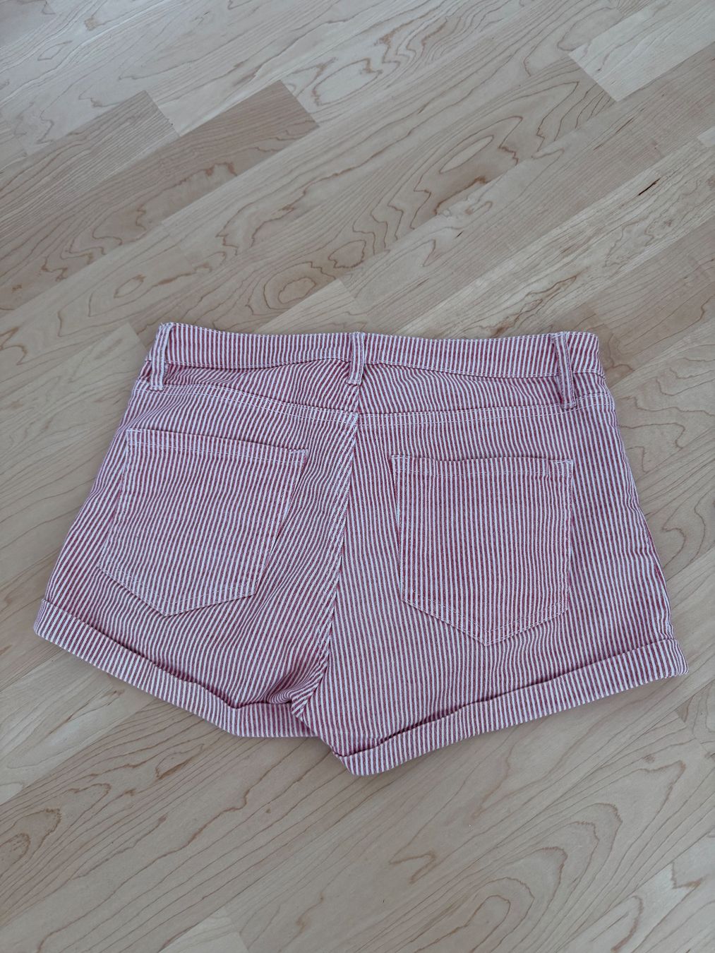 Jeans: H&M Shorts 36 Jeans – Usato da Zug venduto da mel_kyra 1