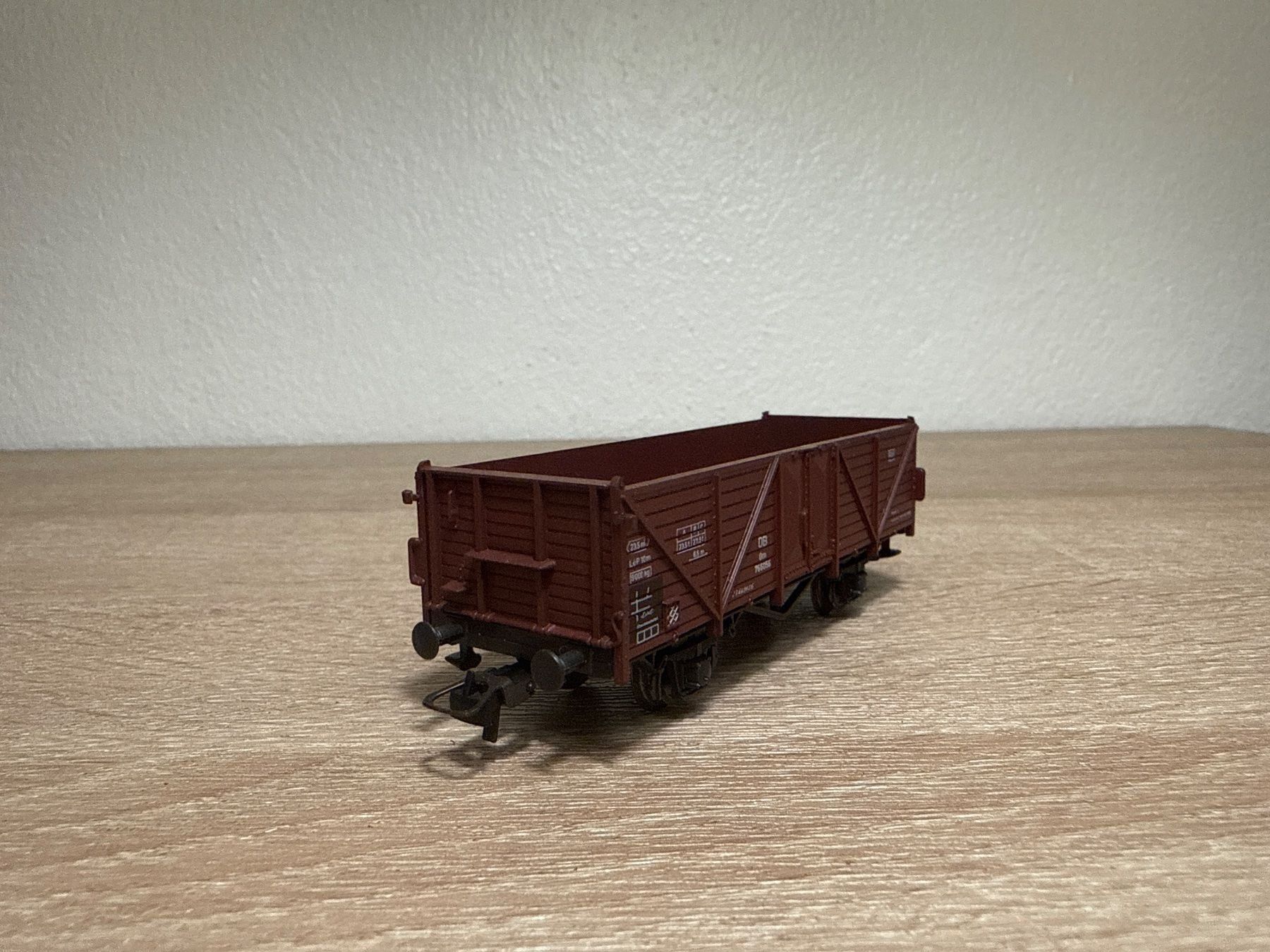 Roco Modellini di ferrovie: Roco Güterwagen DB H0 (87) – Usato da St-Aubin-Sauges venduto da Lo_Go 2