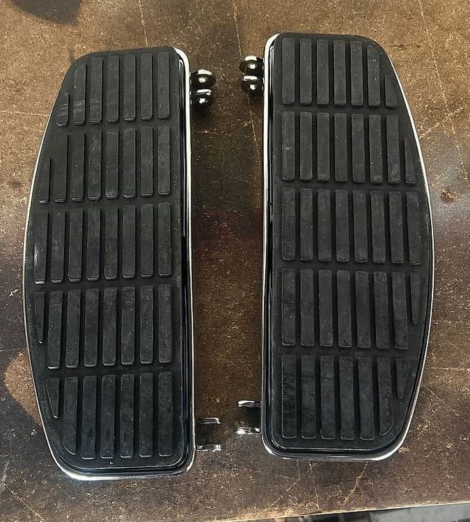 PEDANE CONDUCENTE ARLEN NESS KNURLED NERE PER HARLEY DAVIDSON SOFTAIL M-EIGHT 18-24