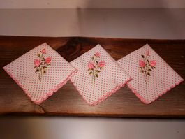 Gesticktes Taschentuch mit Rose, 3 Stück Neu