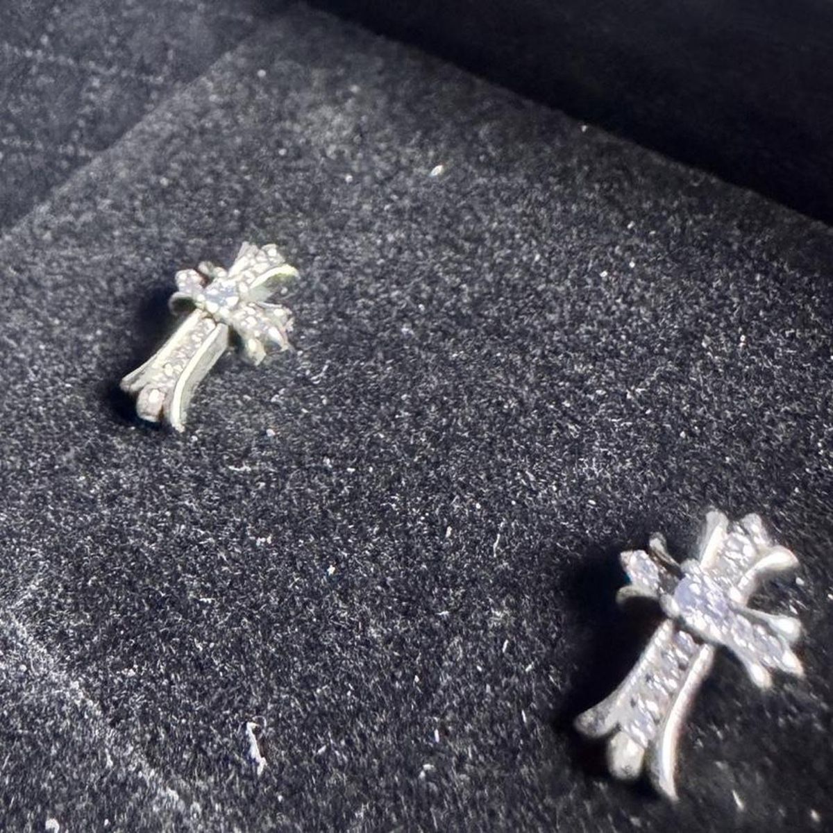 Chrome Hearts Ohrringe & -stecker: Title: Chrome Hearts Cross Stud Earrings - 925 Silver – Neu und originalverpackt aus Caviano von reselleo21 5