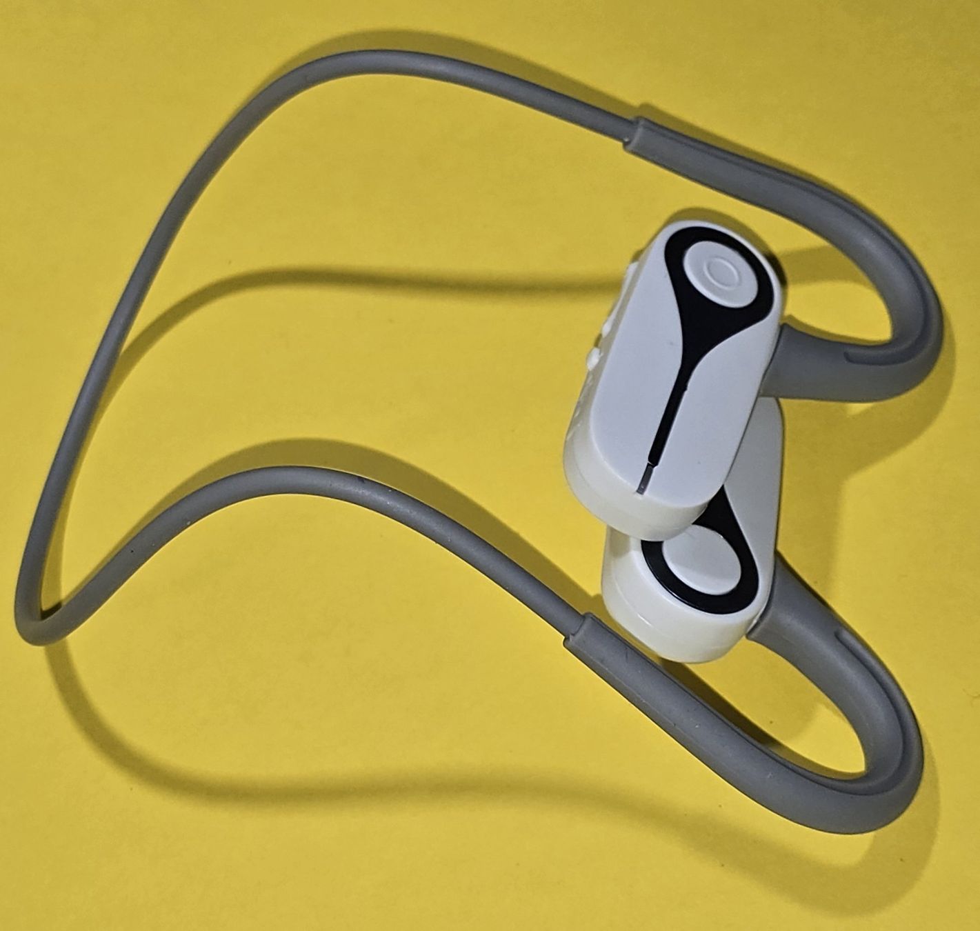 Cuffie: Headset mit 8h Laufzeit, Neu, On-ear, getestet – Nuovo (secondo la descrizione) da Azmoos venduto da johanoes