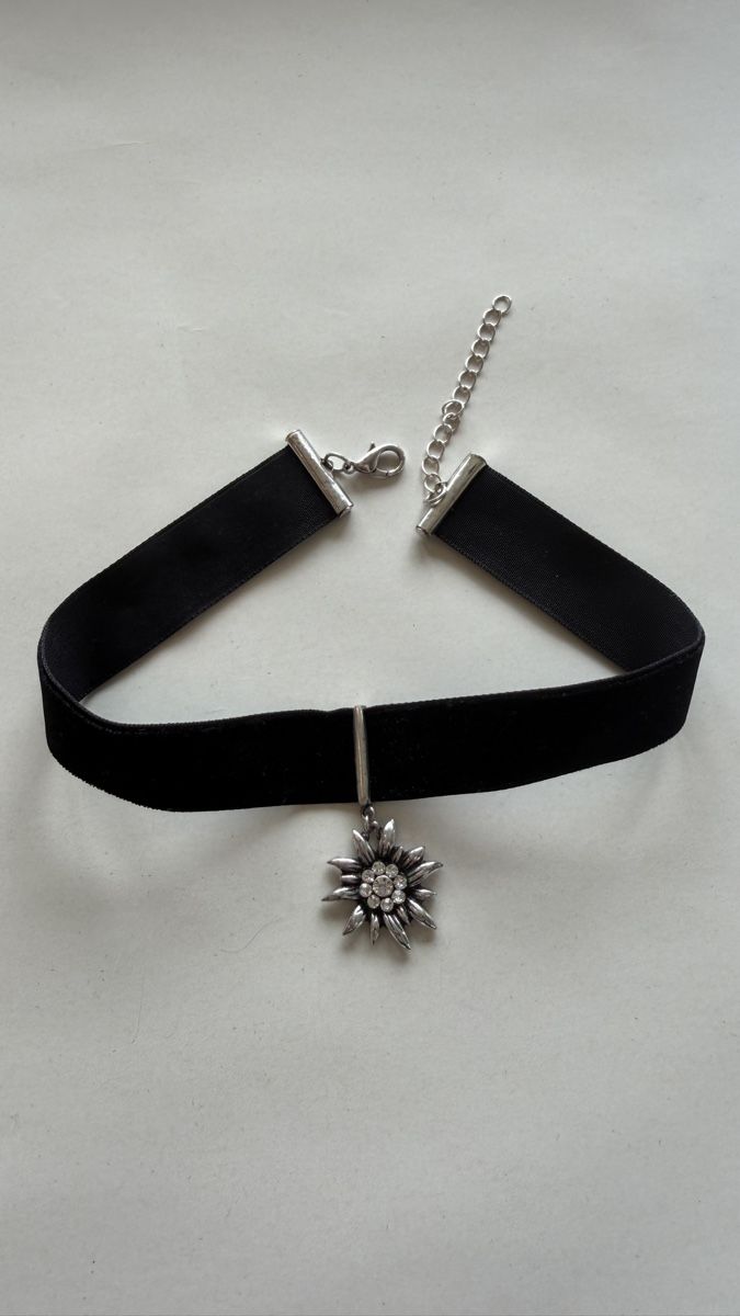 Catenine: Schwarze Samt Kette mit Edelweiss-Anhänger – Usato da Weiningen ZH venduto da rah_drm7 3