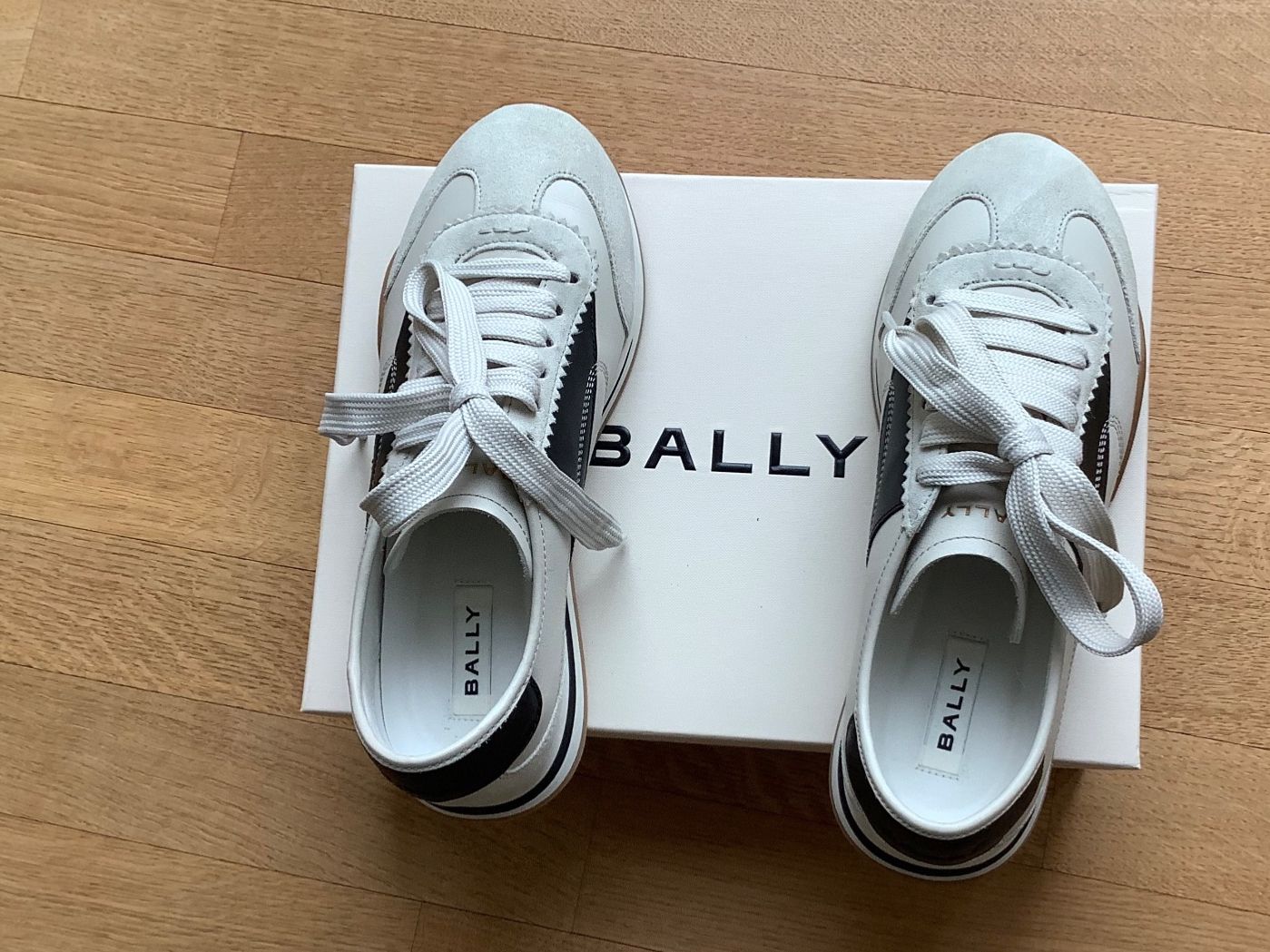 Bally Scarpe da donna: Bally Sneakers Sonney , 39 creme schwarz – Usato da Zürich venduto da Fkili