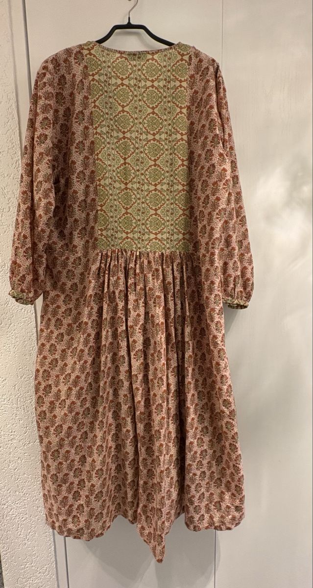 Zara Robes: Zara Maxi-Kleid mit Blumenmuster, indisch, XL, Mustermix – D'occasion à Rikon im Tösstal par miarosen 2
